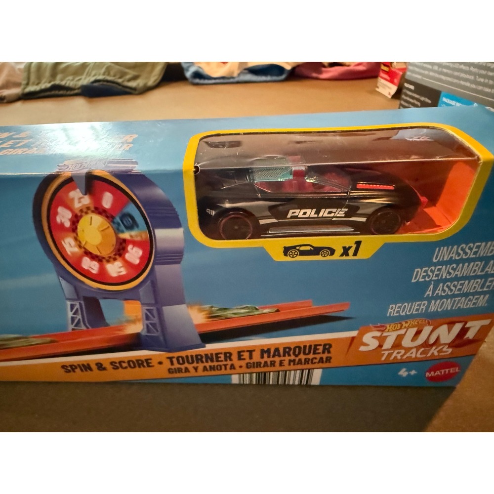 Hot Wheels Stunt Tracks Spin & Score Track Set with Police Car Mattel GCF92 - Picture 2 of 3